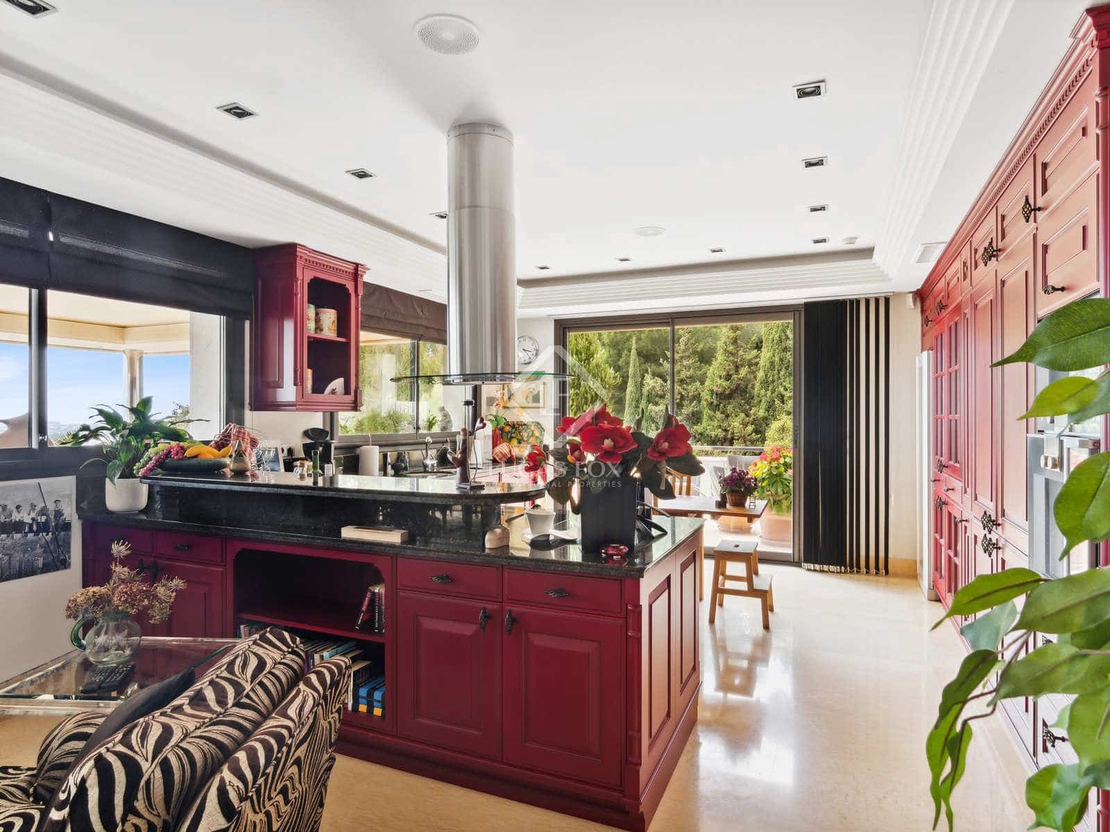 5 sypialnia Penthouse na sprzedaż w Nueva Andalucia z basenem garażem - 2 950 000 € (Ref: 7555814)