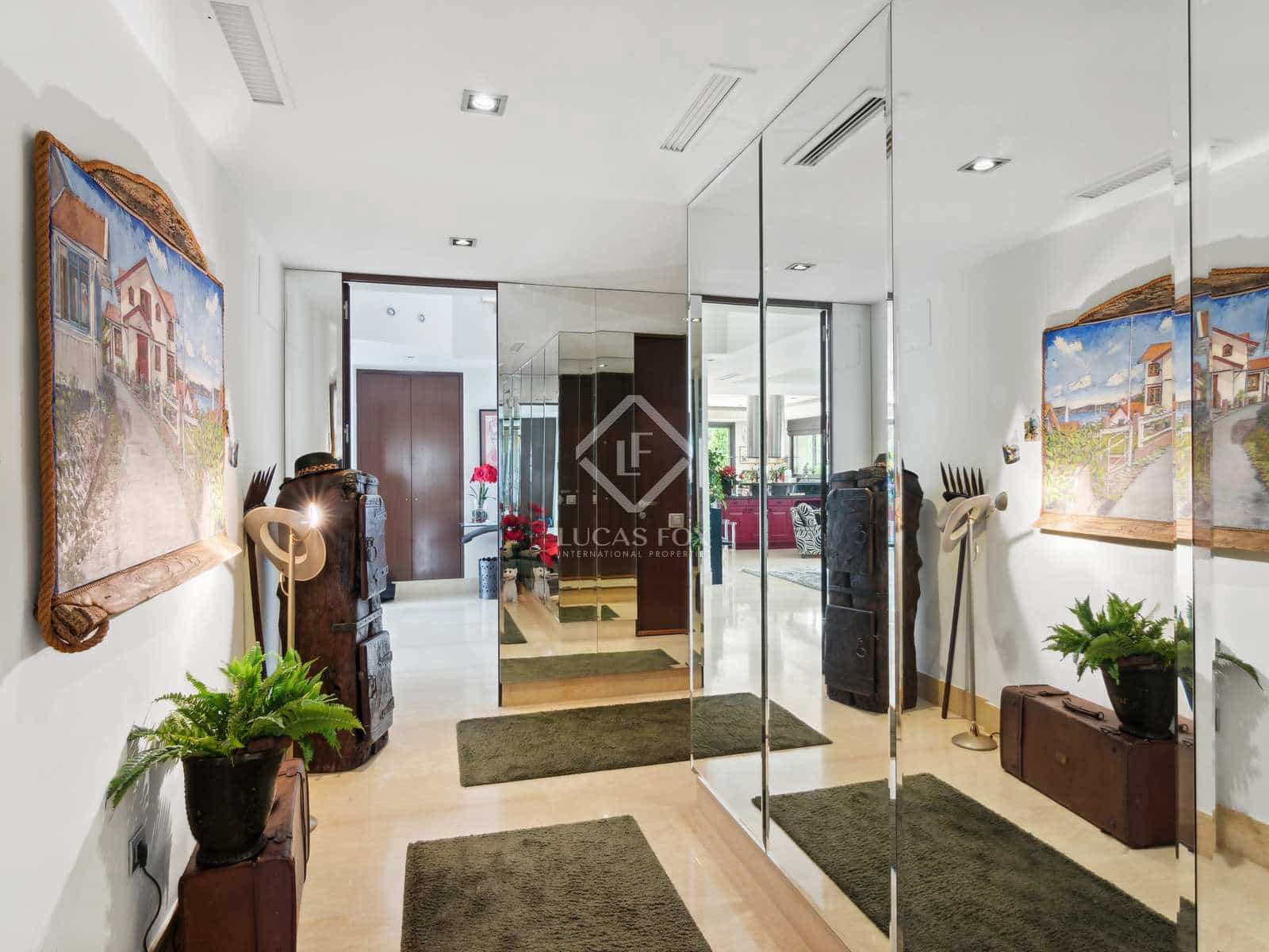 5 sypialnia Penthouse na sprzedaż w Nueva Andalucia z basenem garażem - 2 950 000 € (Ref: 7555814)