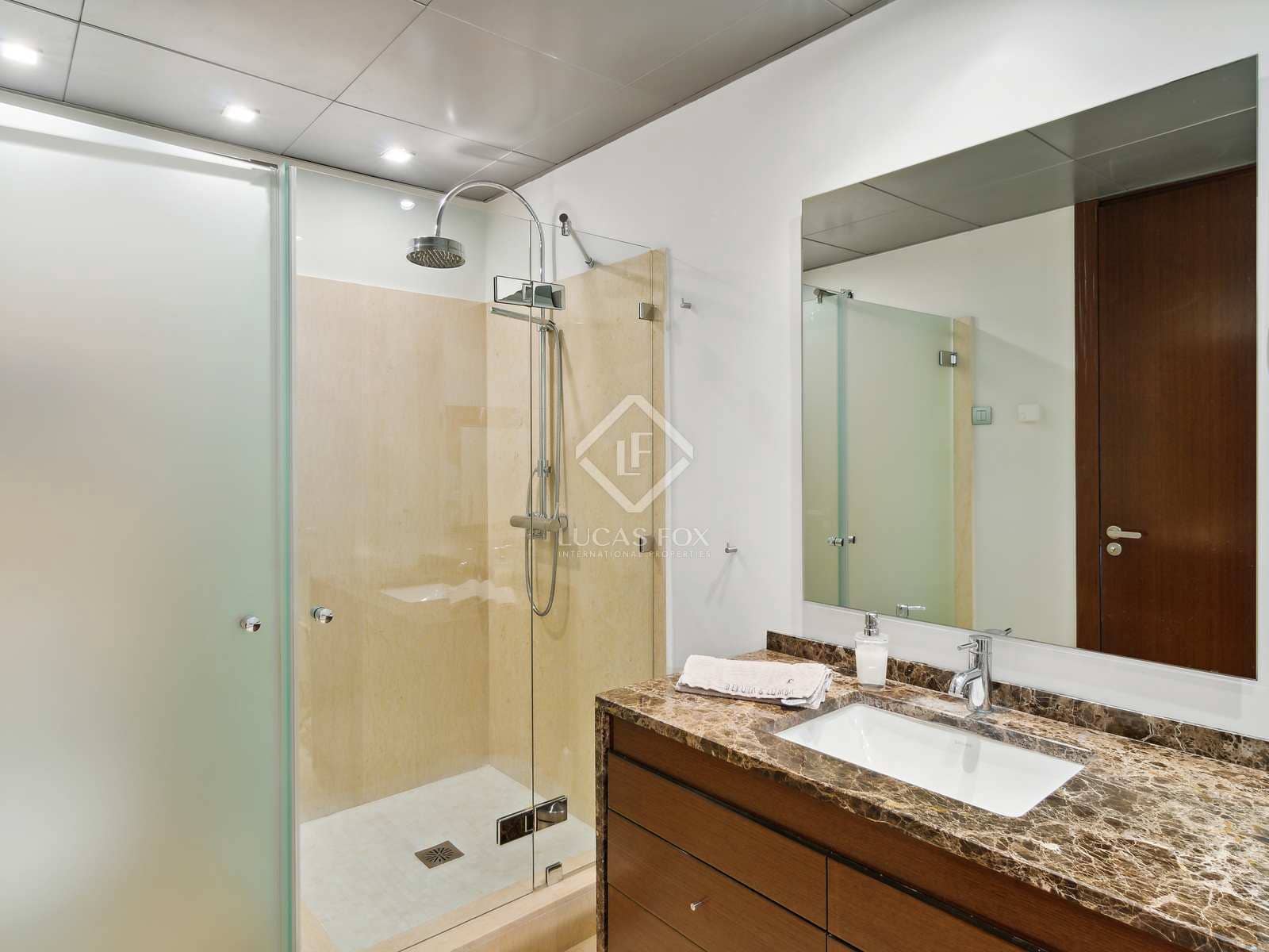 5 sypialnia Penthouse na sprzedaż w Nueva Andalucia z basenem garażem - 2 950 000 € (Ref: 7555814)