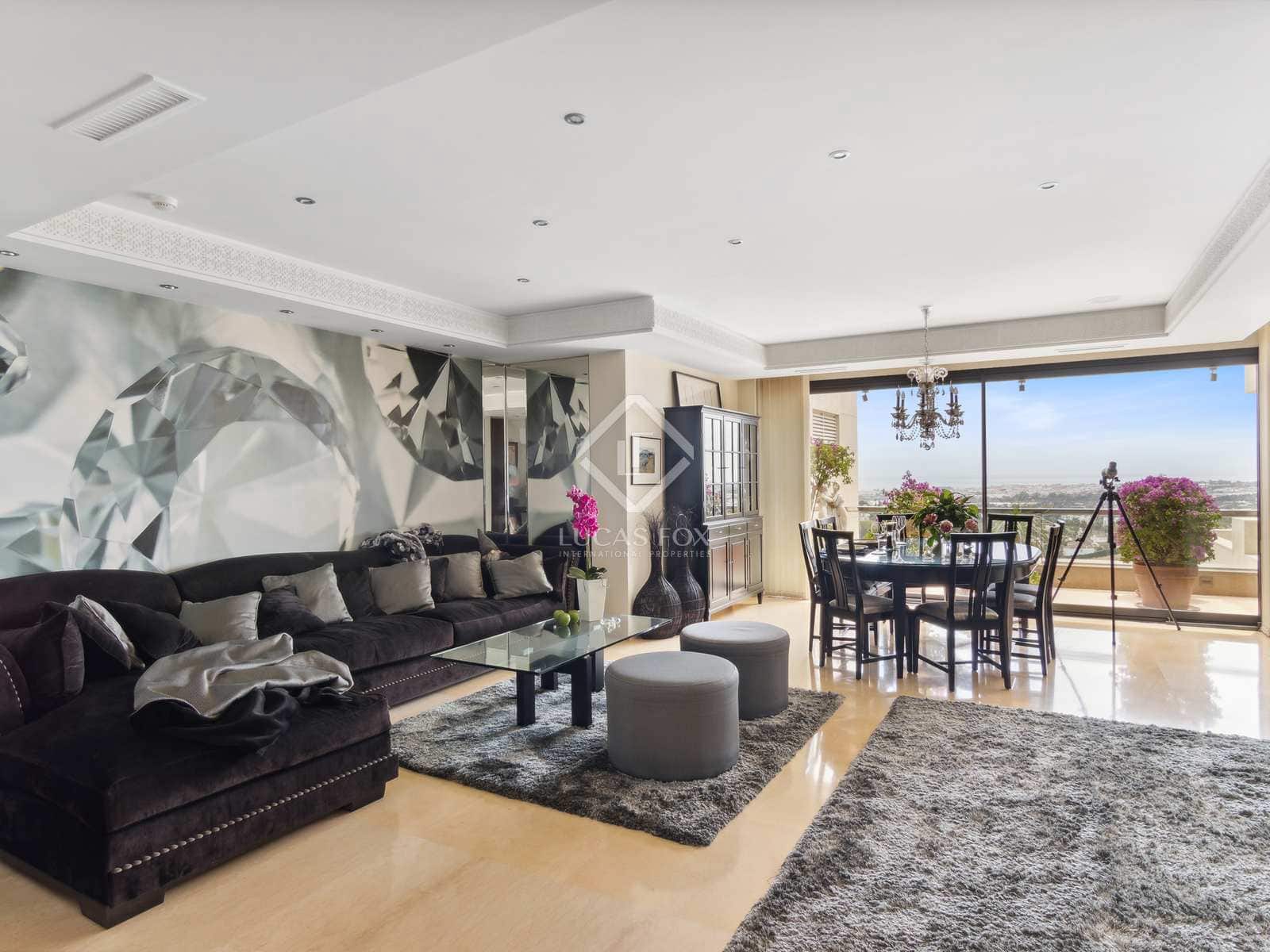 5 sypialnia Penthouse na sprzedaż w Nueva Andalucia z basenem garażem - 2 950 000 € (Ref: 7555814)