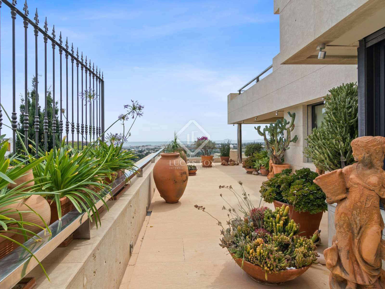 5 sypialnia Penthouse na sprzedaż w Nueva Andalucia z basenem garażem - 2 950 000 € (Ref: 7555814)