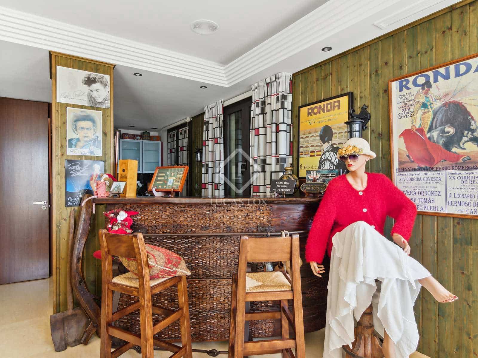 5 sypialnia Penthouse na sprzedaż w Nueva Andalucia z basenem garażem - 2 950 000 € (Ref: 7555814)