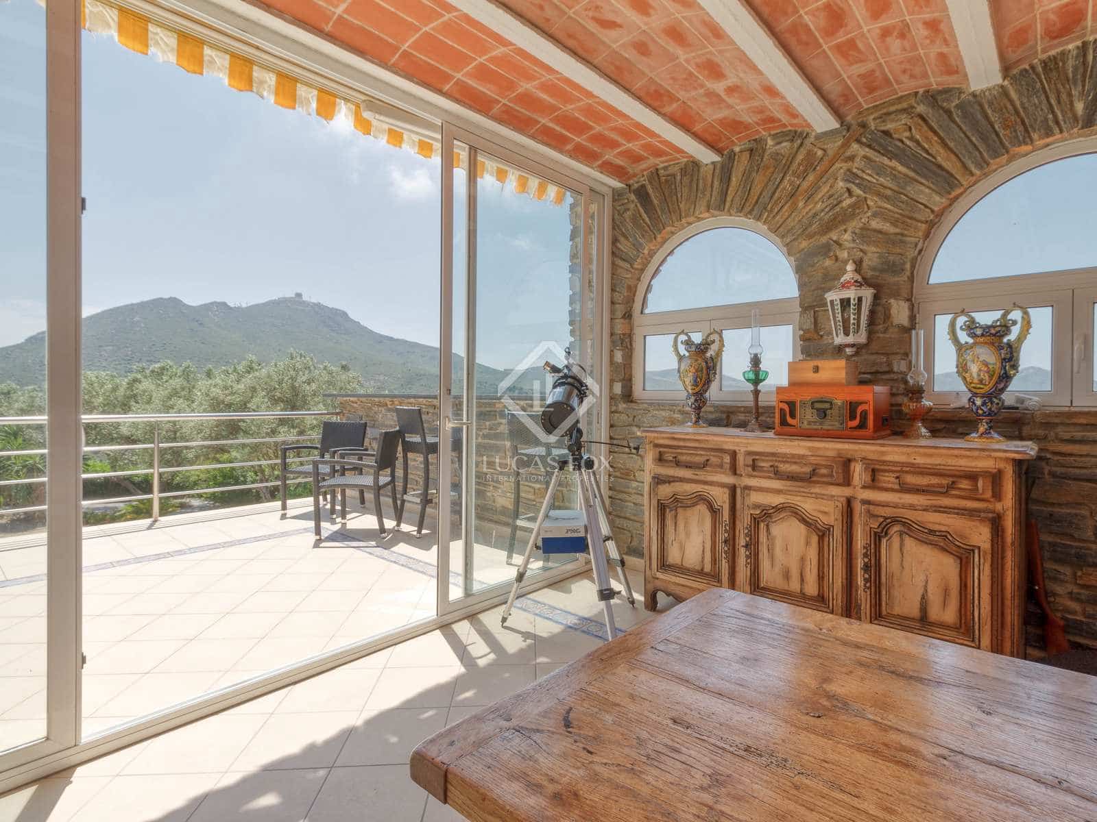 4 bedroom Villa for sale in El Port de la Selva with garage - € 1,300,000 (Ref: 7561522)