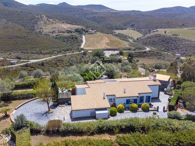 4 bedroom Villa for sale in El Port de la Selva with garage - € 1,300,000 (Ref: 7561522)