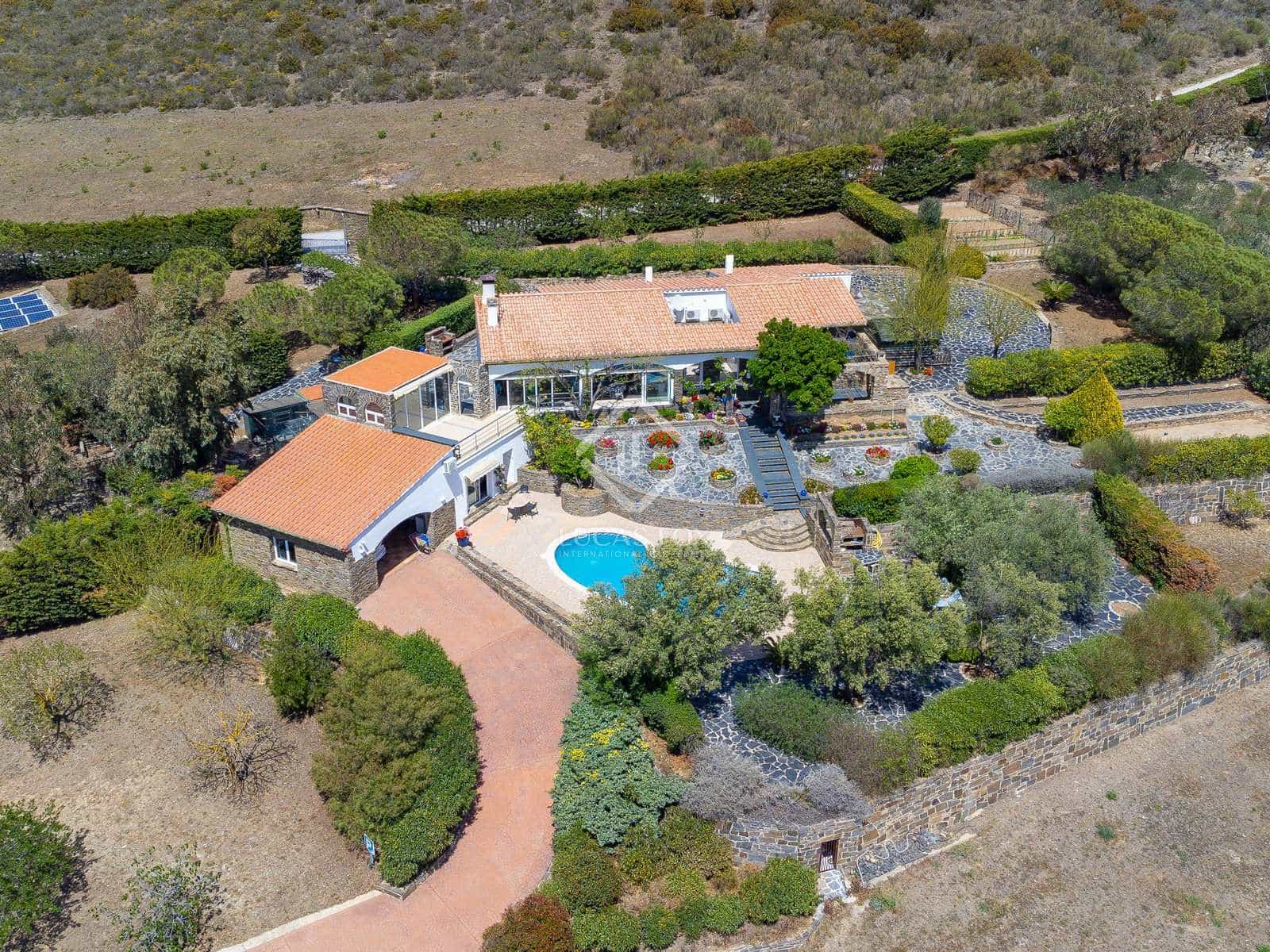 4 bedroom Villa for sale in El Port de la Selva with garage - € 1,300,000 (Ref: 7561522)