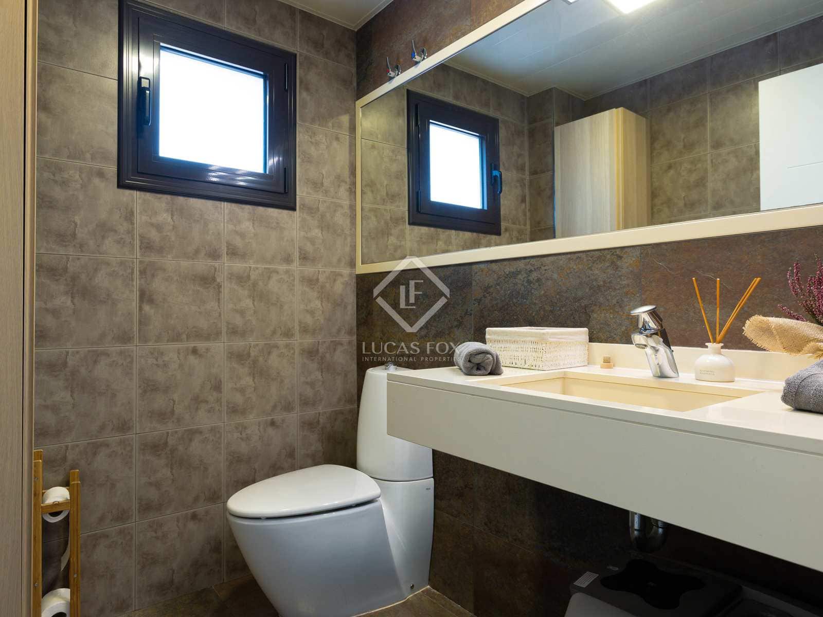 4 soverom Villa til salgs i Vallromanes med svømmebasseng garasje - € 690 000 (Ref: 7561526)