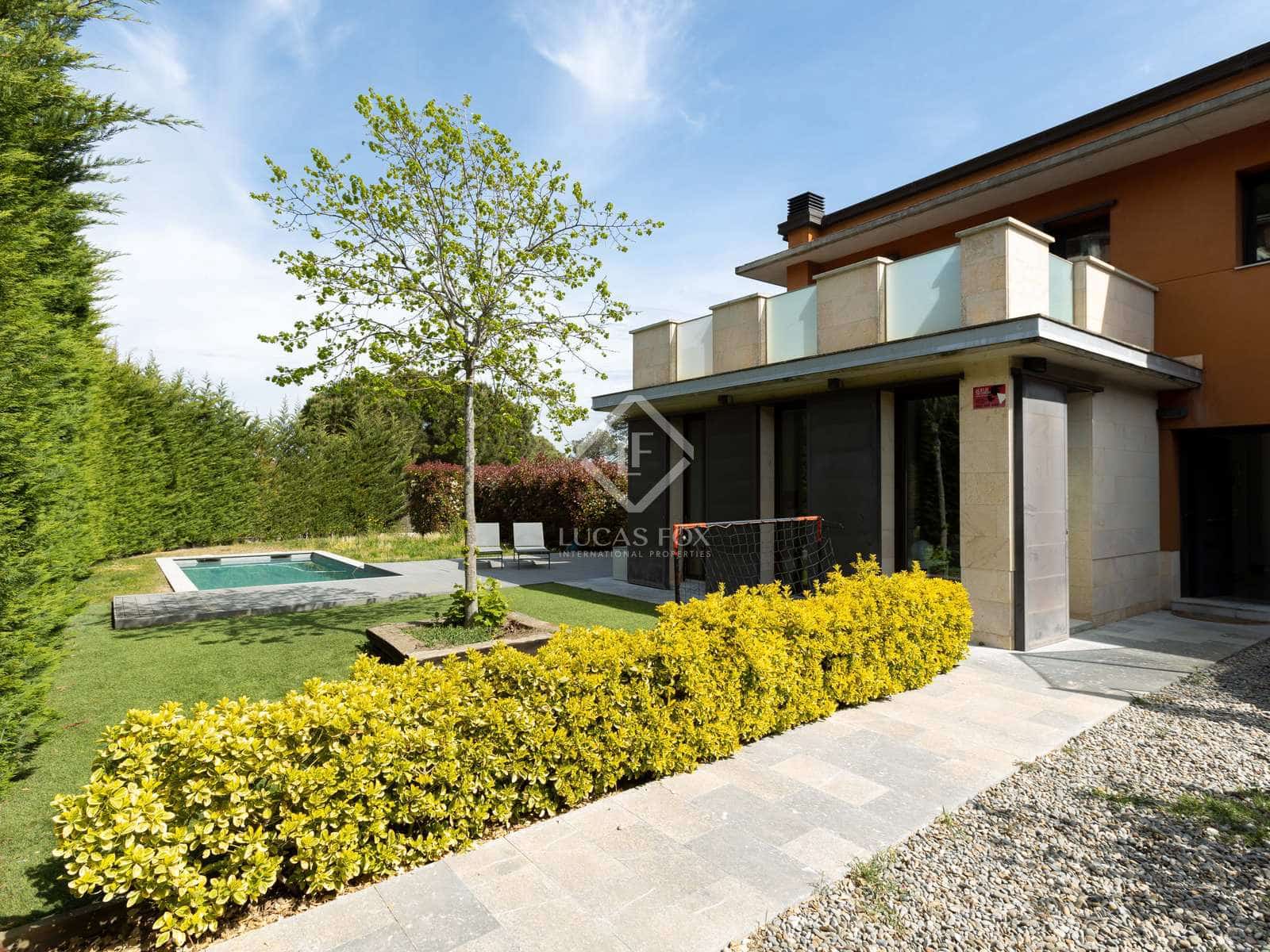 4 soverom Villa til salgs i Vallromanes med svømmebasseng garasje - € 690 000 (Ref: 7561526)