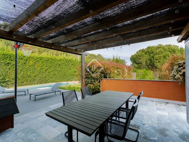 4 soverom Villa til salgs i Vallromanes med svømmebasseng garasje - € 690 000 (Ref: 7561526)