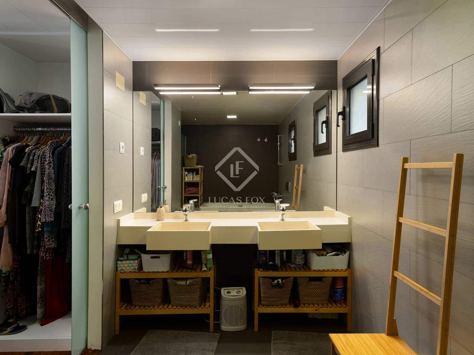 4 soverom Villa til salgs i Vallromanes med svømmebasseng garasje - € 690 000 (Ref: 7561526)