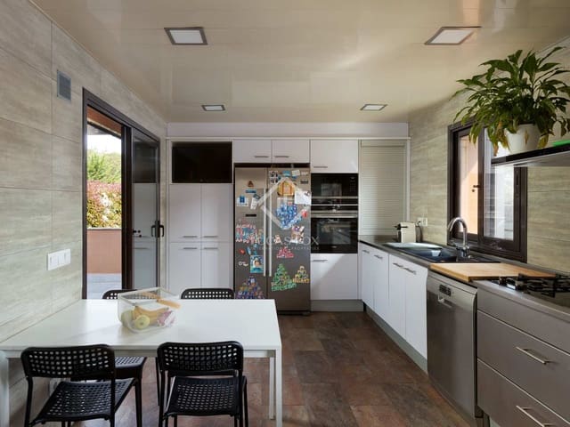 4 soverom Villa til salgs i Vallromanes med svømmebasseng garasje - € 690 000 (Ref: 7561526)