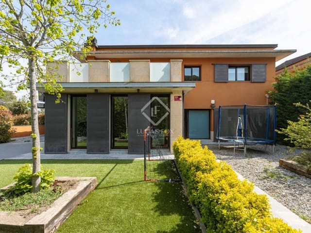 4 soverom Villa til salgs i Vallromanes med svømmebasseng garasje - € 690 000 (Ref: 7561526)