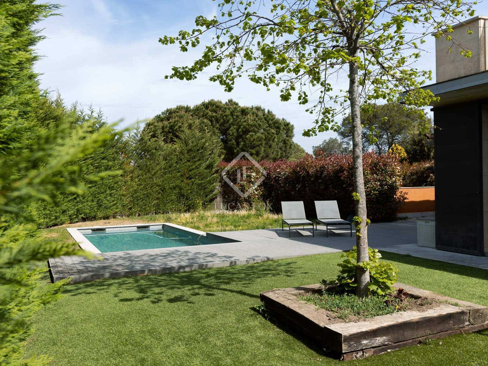 4 soverom Villa til salgs i Vallromanes med svømmebasseng garasje - € 690 000 (Ref: 7561526)