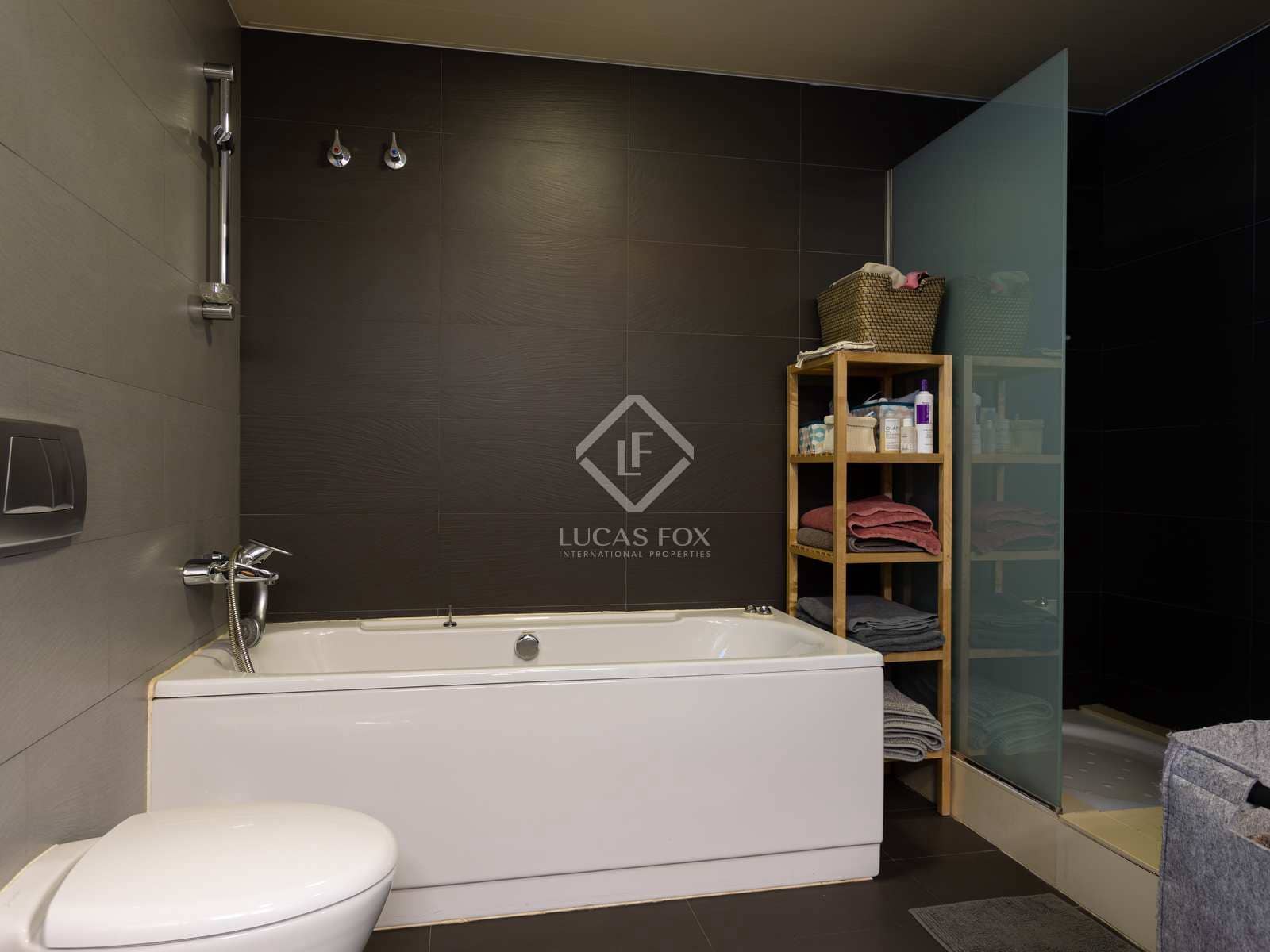 4 soverom Villa til salgs i Vallromanes med svømmebasseng garasje - € 690 000 (Ref: 7561526)