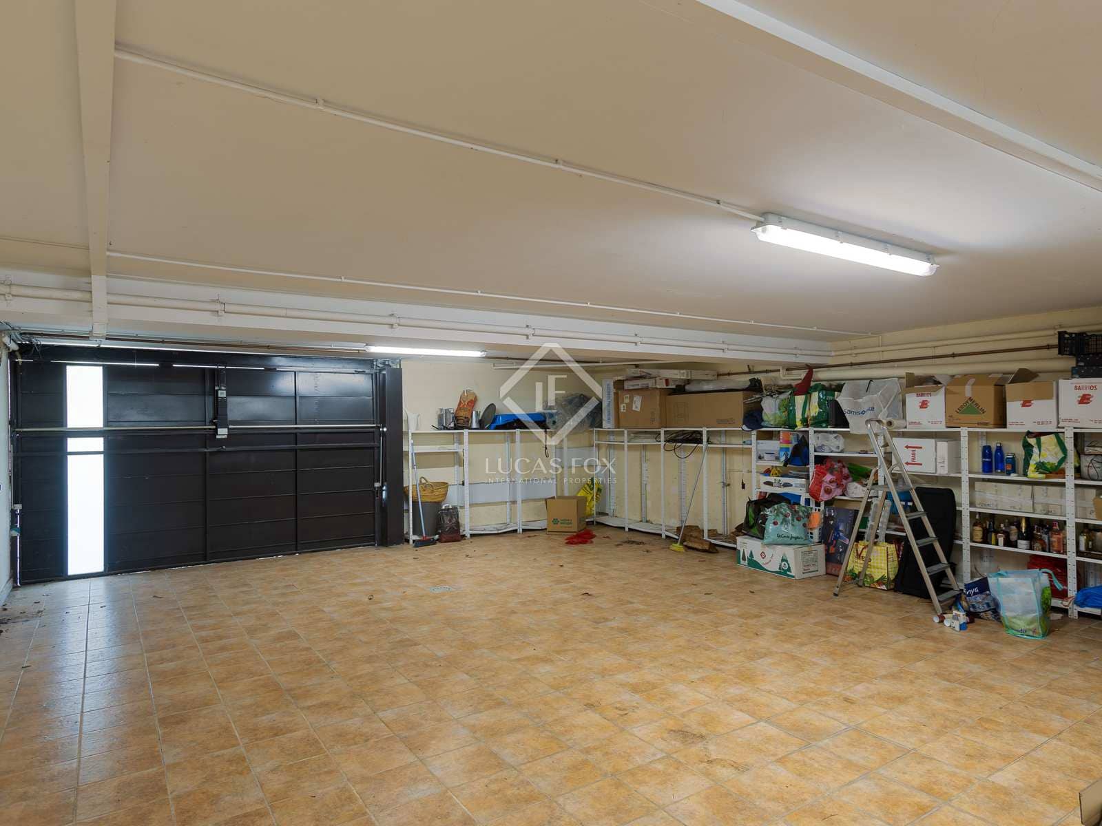 4 soverom Villa til salgs i Vallromanes med svømmebasseng garasje - € 690 000 (Ref: 7561526)