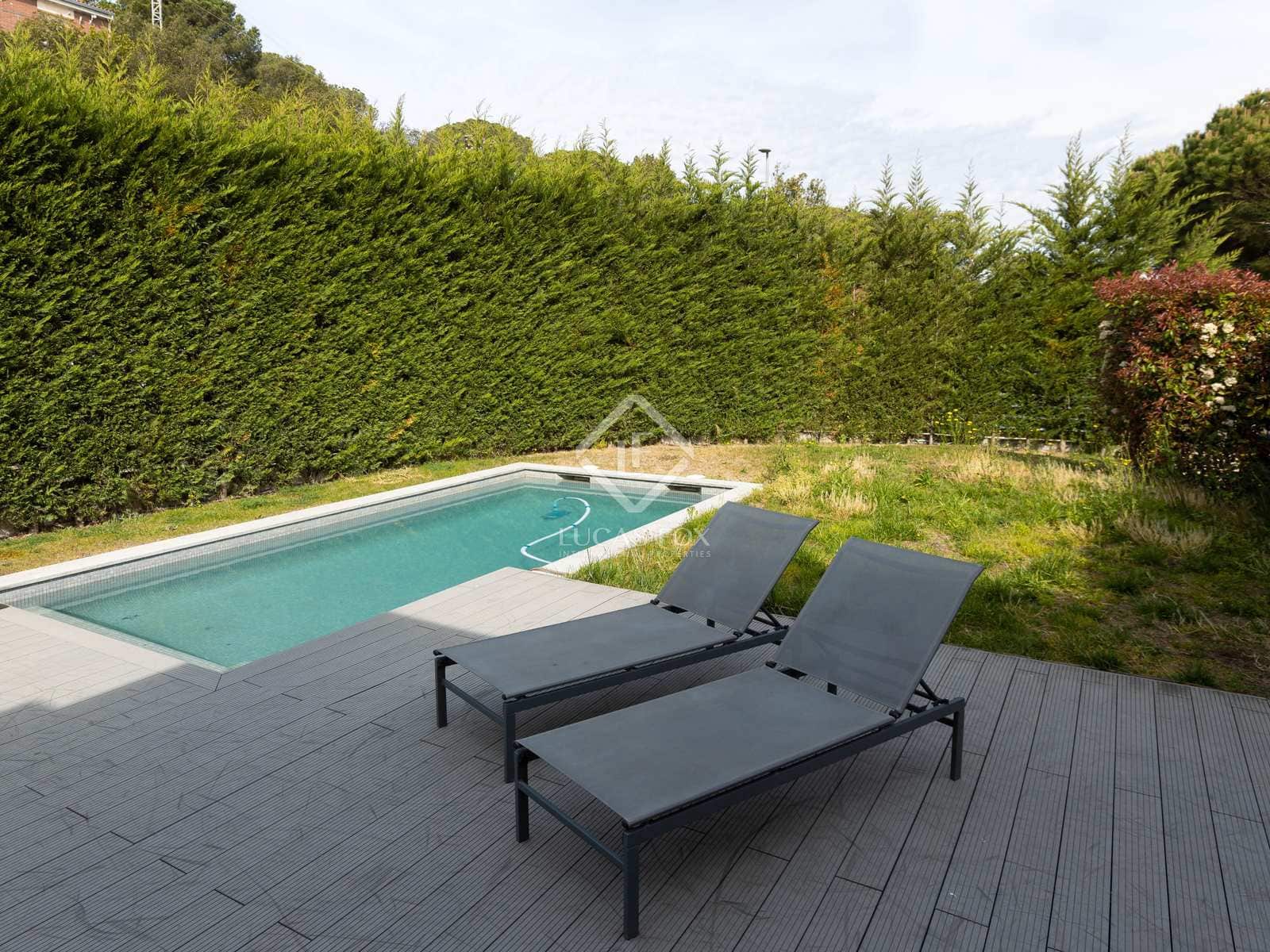 4 soverom Villa til salgs i Vallromanes med svømmebasseng garasje - € 690 000 (Ref: 7561526)