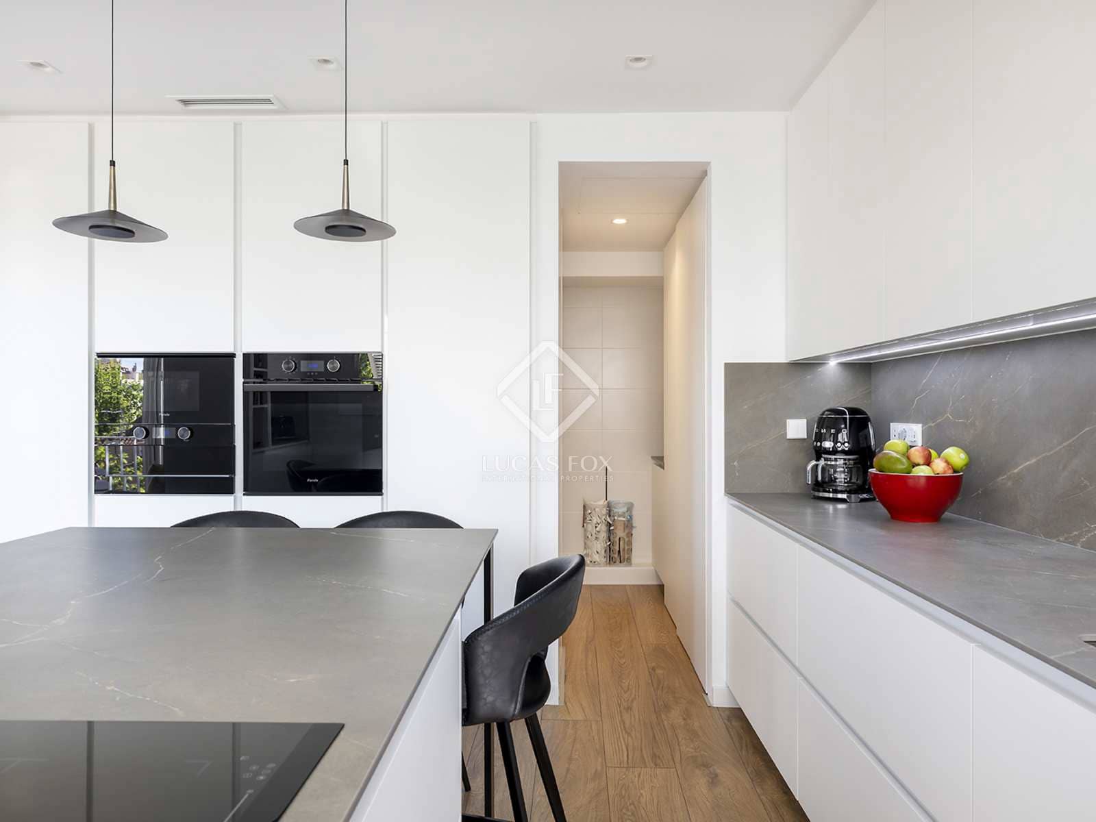 4 soveværelse Lejlighed til leje i Barcelona by med garage - € 4.622 (Ref: 7566748)