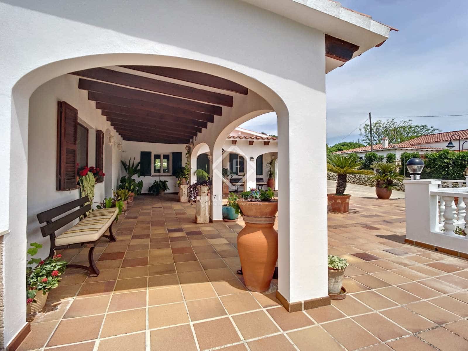 4 soveværelse Villa til salg i Alayor / Alaior med swimmingpool garage - € 990.000 (Ref: 7582452)