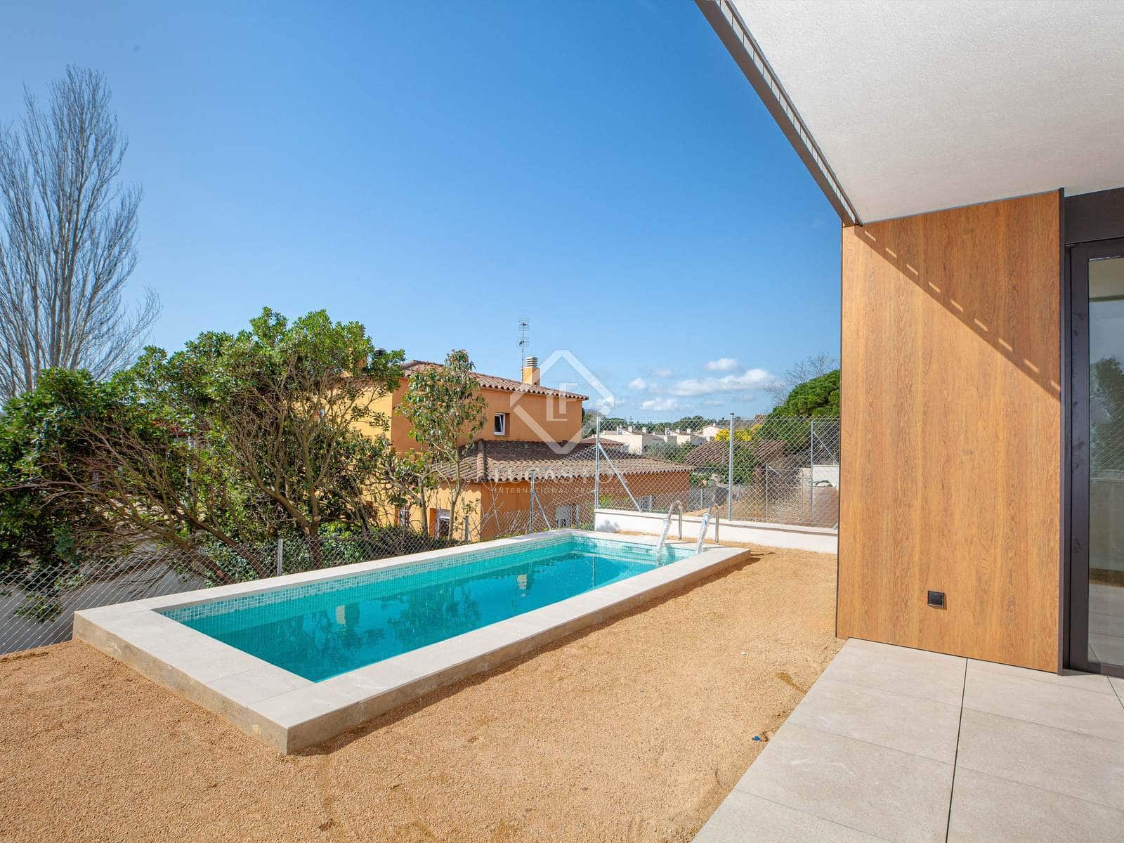 4 bedroom Villa for sale in Palamos with pool garage - € 745,000 (Ref: 7585585)
