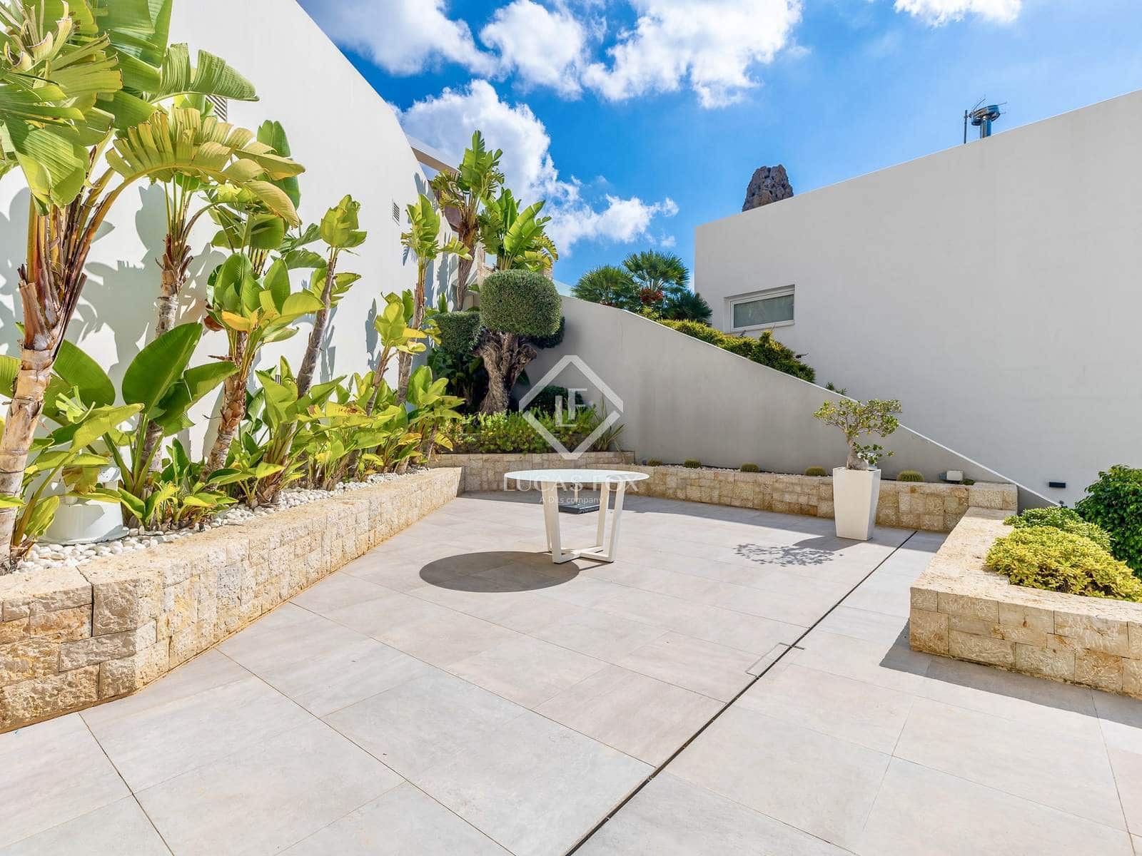 3 bedroom Villa for sale in Altea with pool garage - € 2,980,000 (Ref: 7593608)