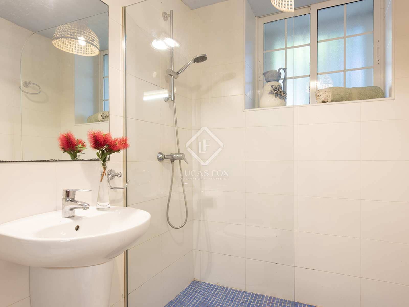 4 bedroom Villa for sale in Nigran with pool garage - € 800,000 (Ref: 7593623)