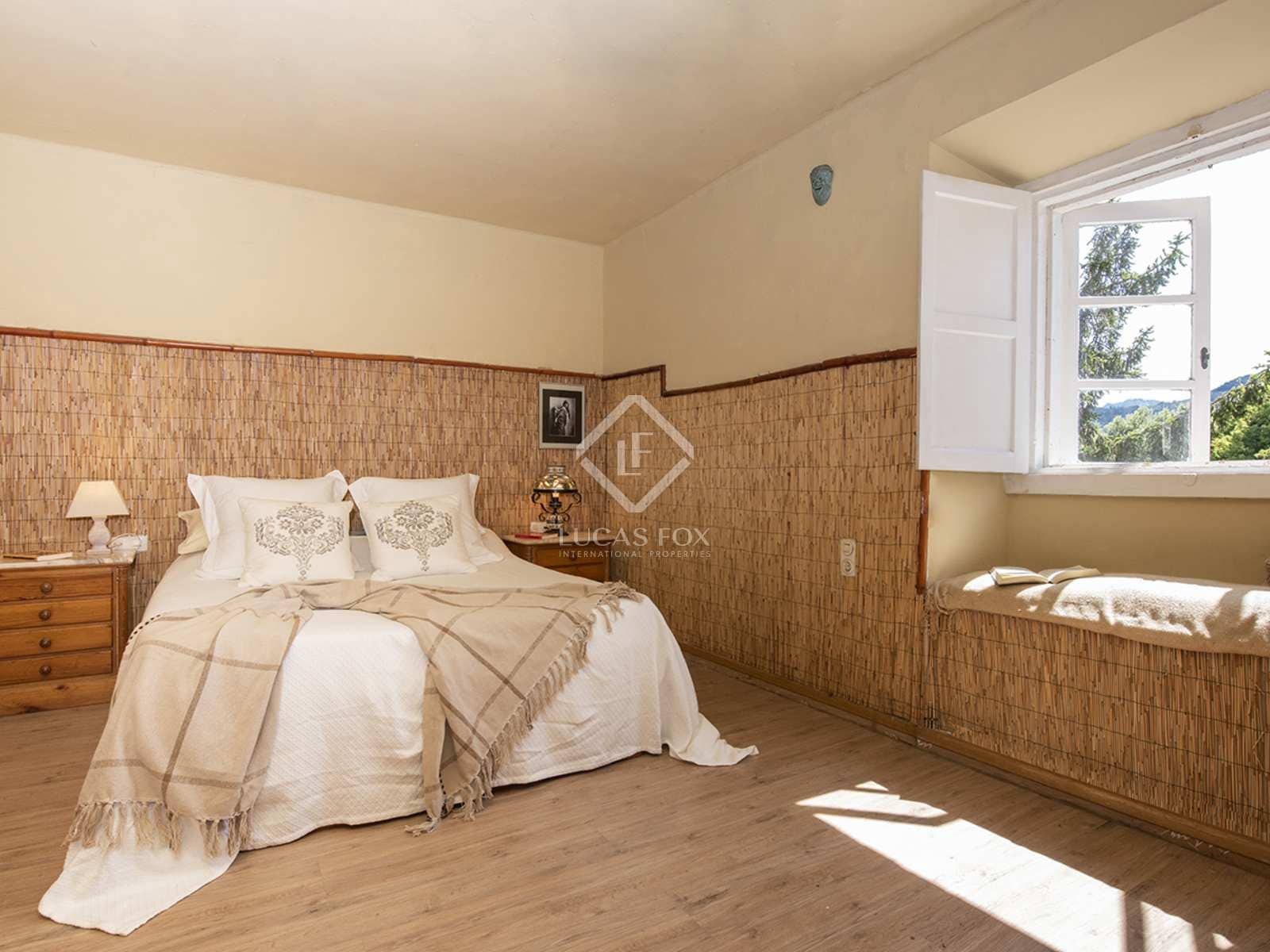 4 bedroom Villa for sale in Nigran with pool garage - € 800,000 (Ref: 7593623)