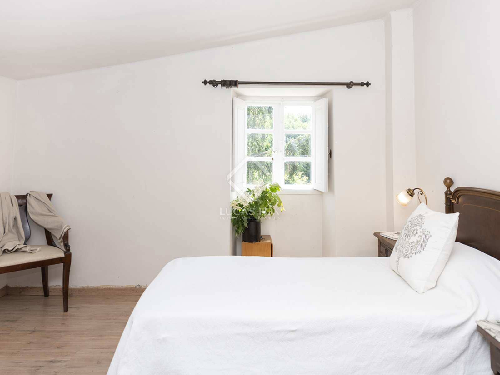 4 bedroom Villa for sale in Nigran with pool garage - € 800,000 (Ref: 7593623)