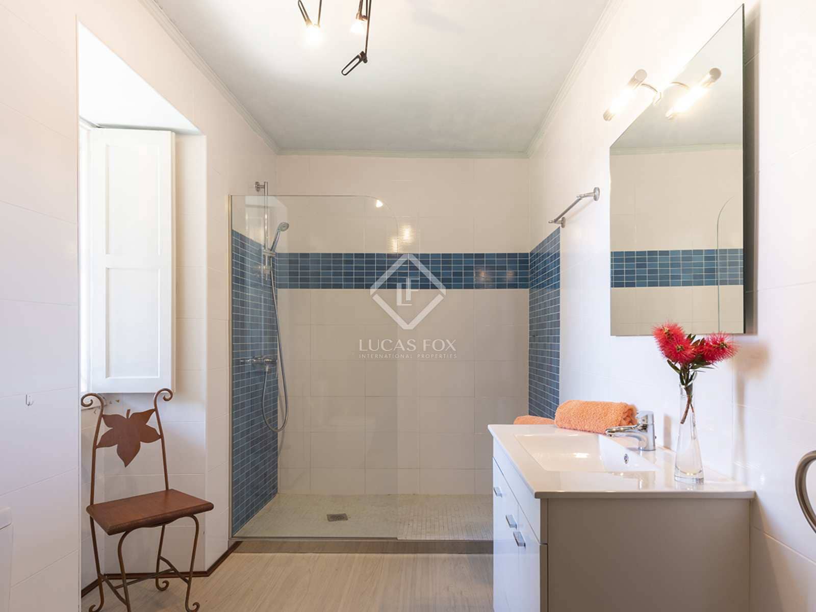 4 bedroom Villa for sale in Nigran with pool garage - € 800,000 (Ref: 7593623)