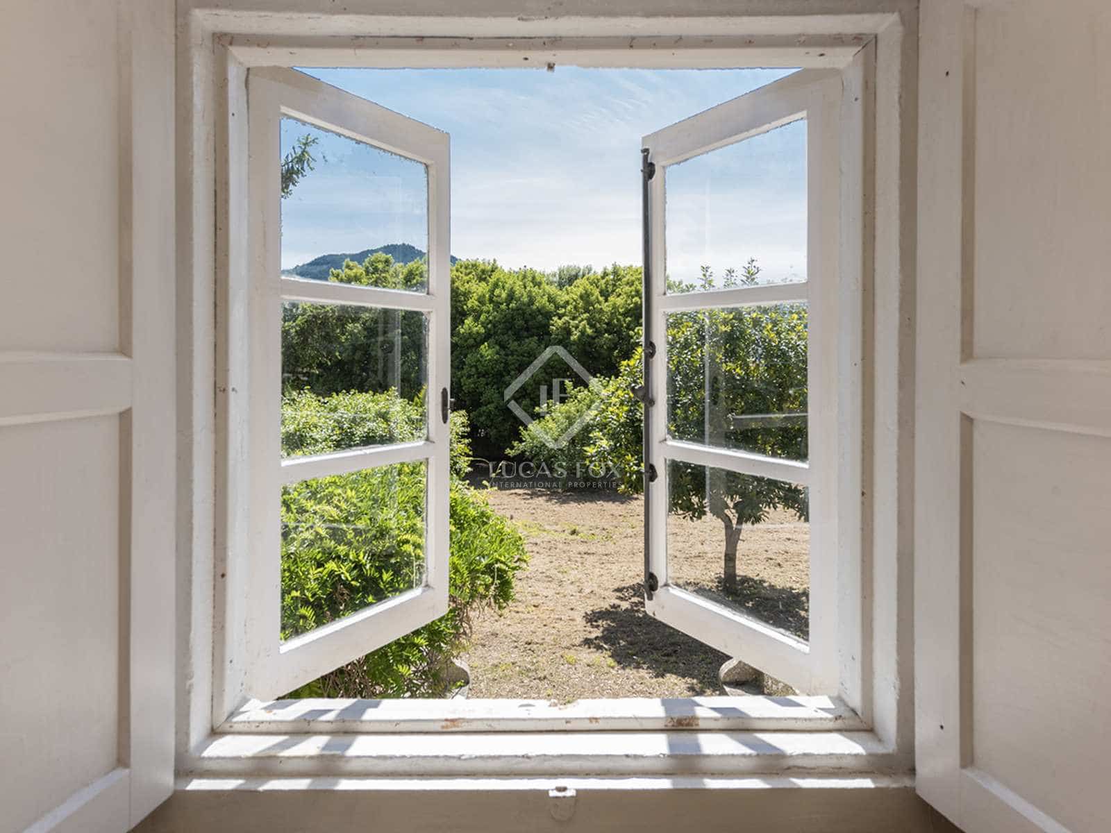 4 bedroom Villa for sale in Nigran with pool garage - € 800,000 (Ref: 7593623)