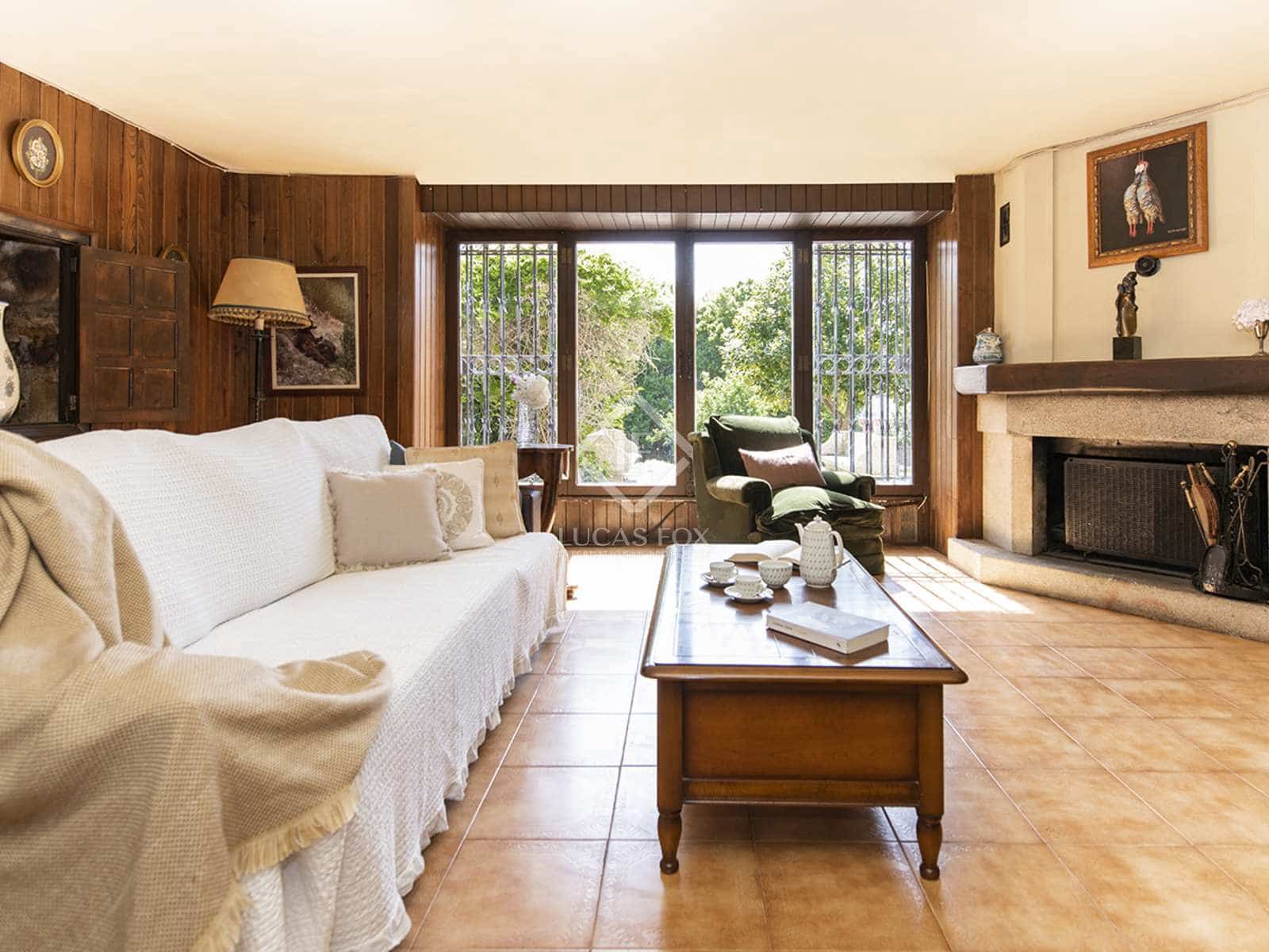 4 bedroom Villa for sale in Nigran with pool garage - € 800,000 (Ref: 7593623)