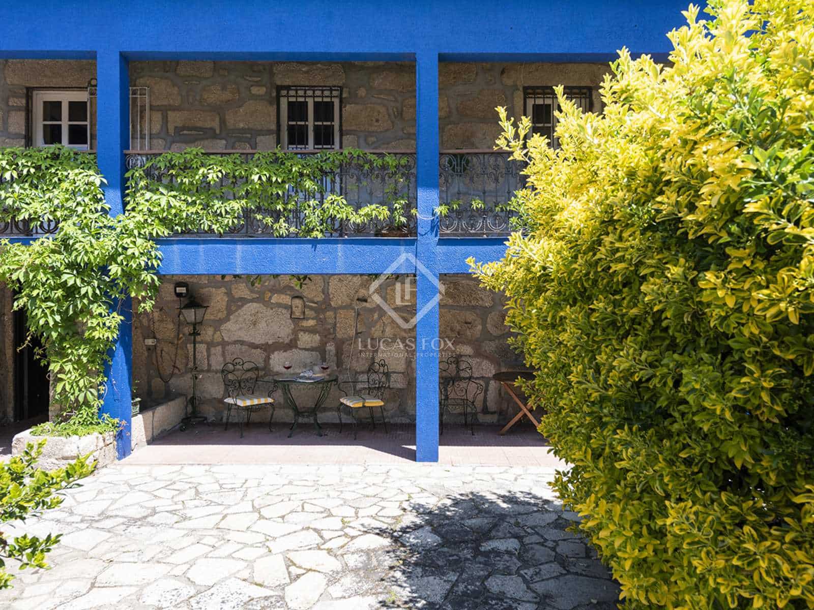 4 bedroom Villa for sale in Nigran with pool garage - € 800,000 (Ref: 7593623)