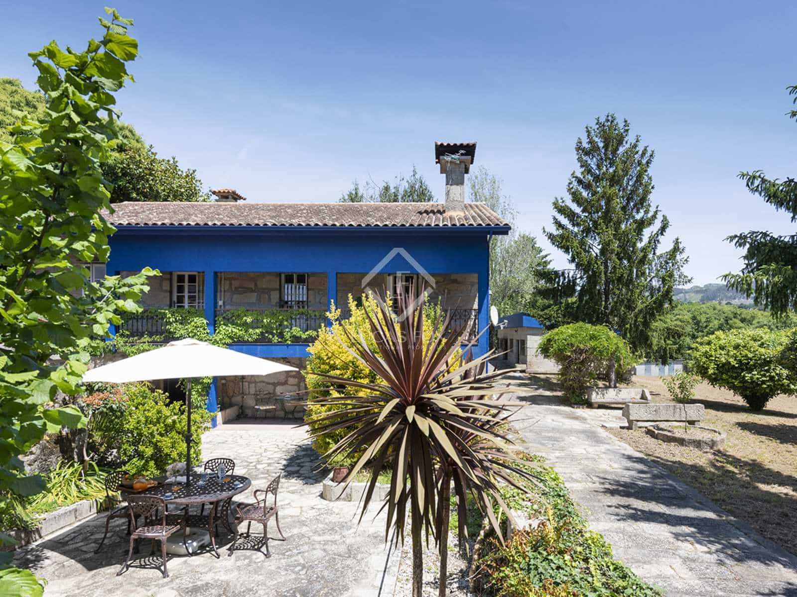 4 bedroom Villa for sale in Nigran with pool garage - € 800,000 (Ref: 7593623)