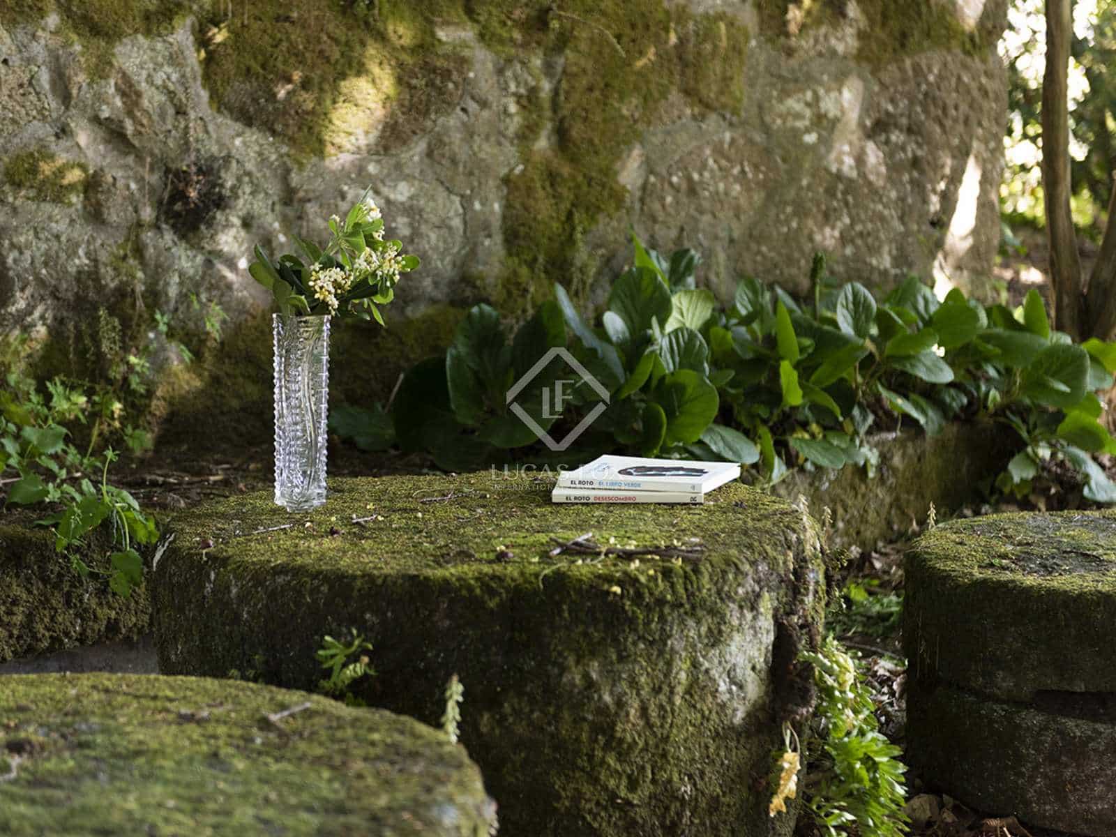 4 bedroom Villa for sale in Nigran with pool garage - € 800,000 (Ref: 7593623)