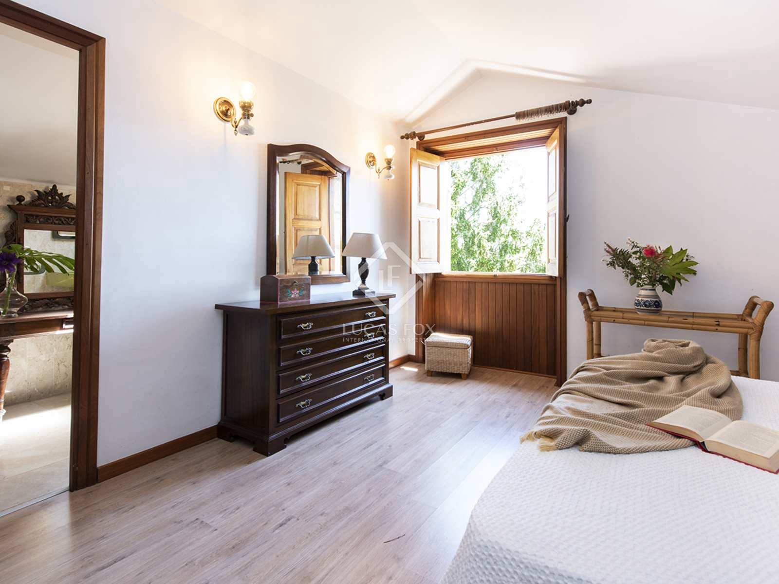 4 bedroom Villa for sale in Nigran with pool garage - € 800,000 (Ref: 7593623)