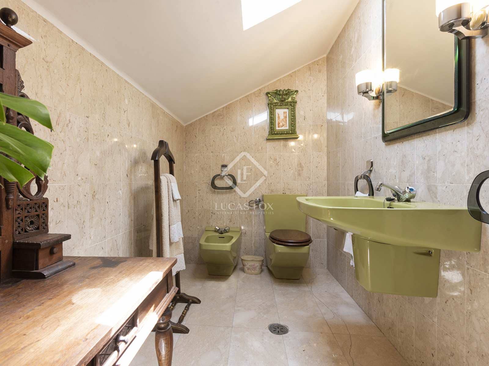 4 bedroom Villa for sale in Nigran with pool garage - € 800,000 (Ref: 7593623)