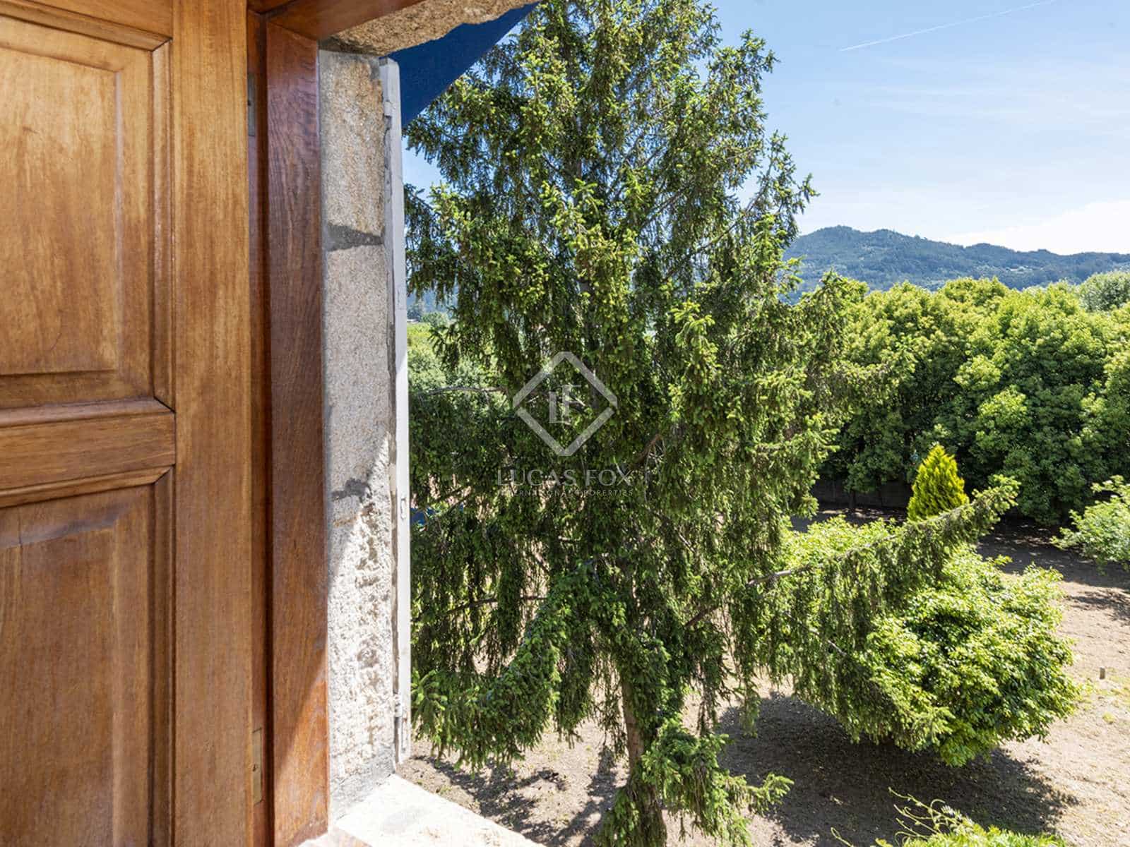 4 bedroom Villa for sale in Nigran with pool garage - € 800,000 (Ref: 7593623)