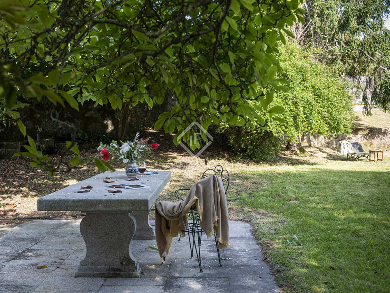 4 bedroom Villa for sale in Nigran with pool garage - € 800,000 (Ref: 7593623)