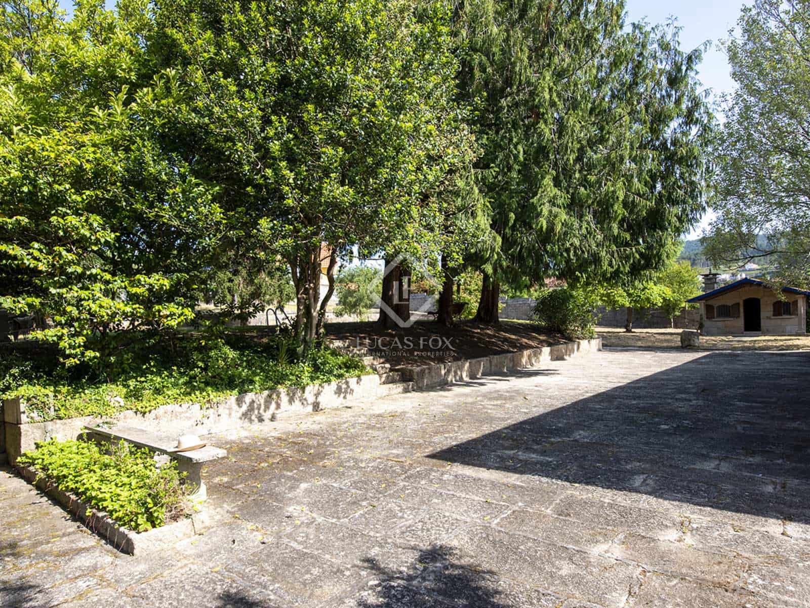 4 bedroom Villa for sale in Nigran with pool garage - € 800,000 (Ref: 7593623)