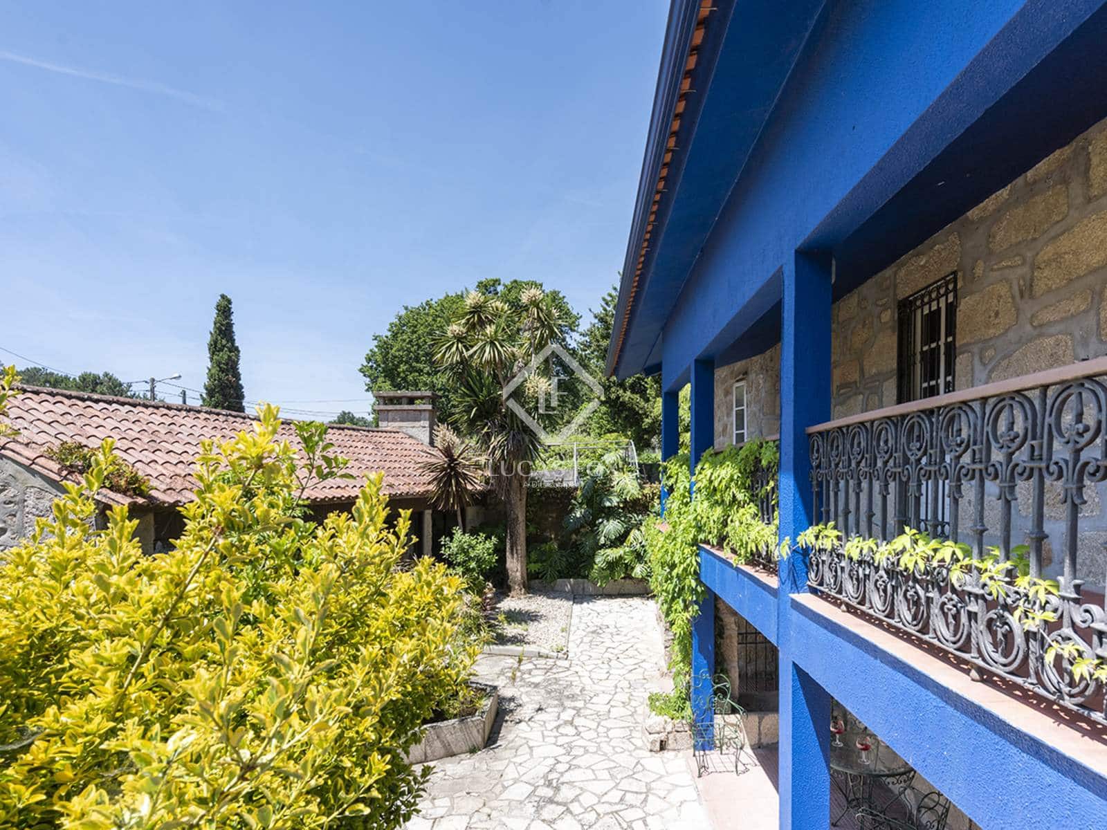 4 bedroom Villa for sale in Nigran with pool garage - € 800,000 (Ref: 7593623)