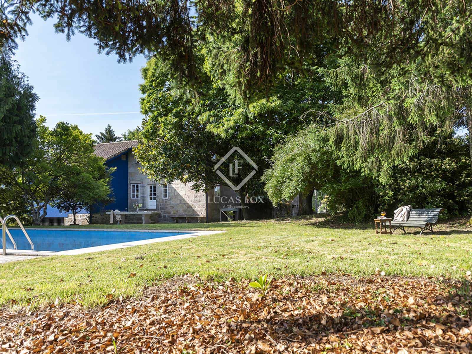 4 bedroom Villa for sale in Nigran with pool garage - € 800,000 (Ref: 7593623)