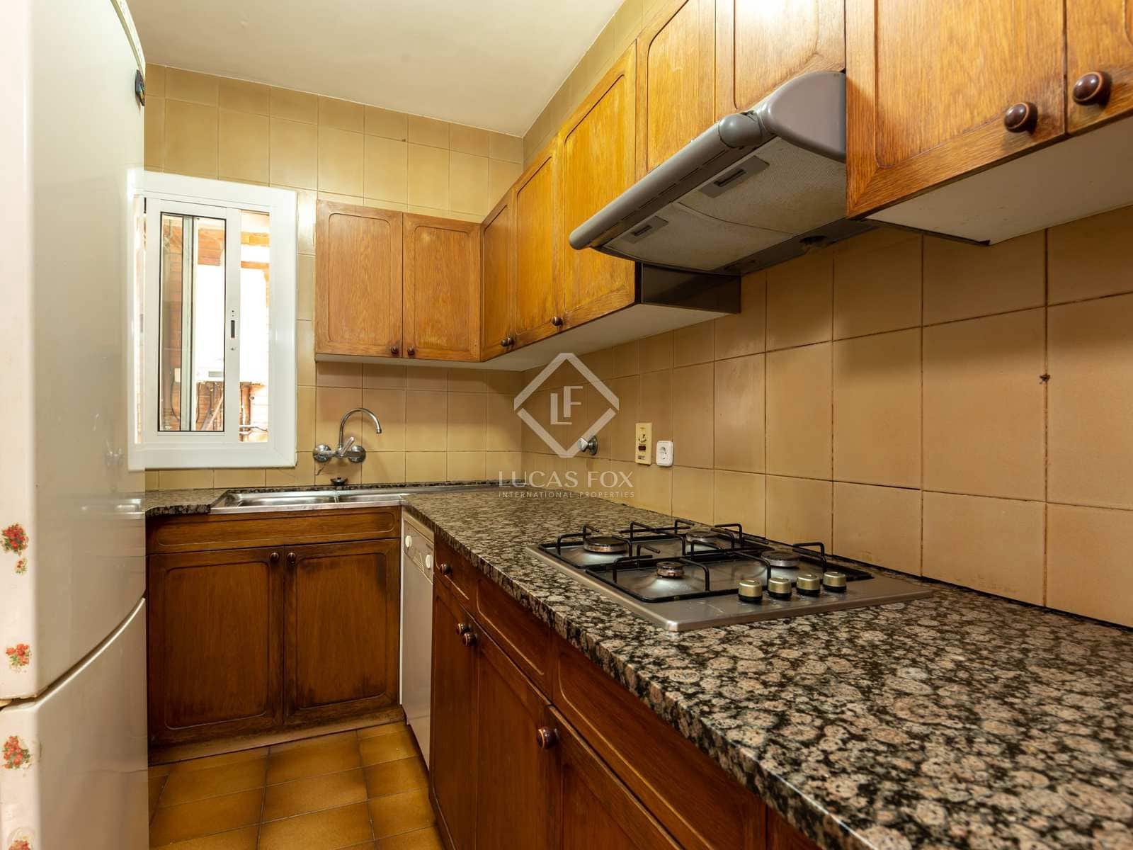 6 soveværelse Villa til salg i Esplugues de Llobregat med garage - € 1.200.000 (Ref: 7597156)