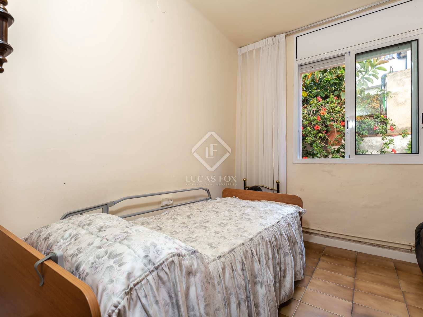 6 soveværelse Villa til salg i Esplugues de Llobregat med garage - € 1.200.000 (Ref: 7597156)