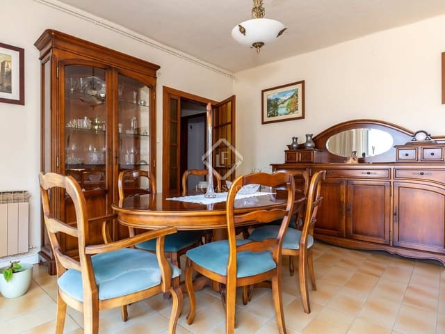 6 soveværelse Villa til salg i Esplugues de Llobregat med garage - € 1.200.000 (Ref: 7597156)