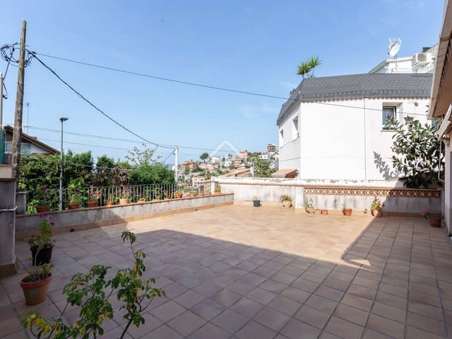 6 soveværelse Villa til salg i Esplugues de Llobregat med garage - € 1.200.000 (Ref: 7597156)