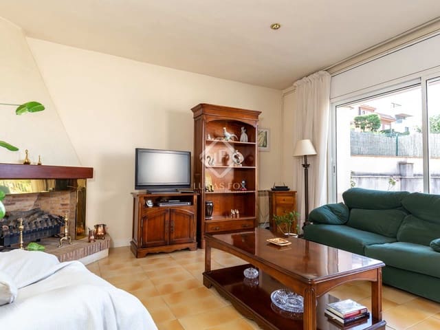 6 soveværelse Villa til salg i Esplugues de Llobregat med garage - € 1.200.000 (Ref: 7597156)