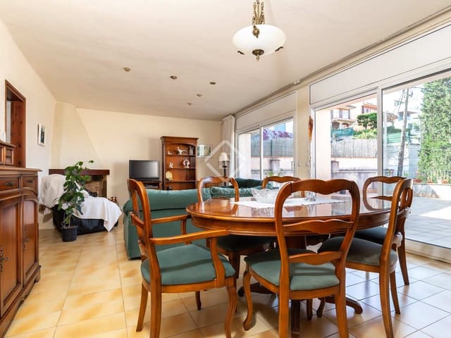 6 soveværelse Villa til salg i Esplugues de Llobregat med garage - € 1.200.000 (Ref: 7597156)