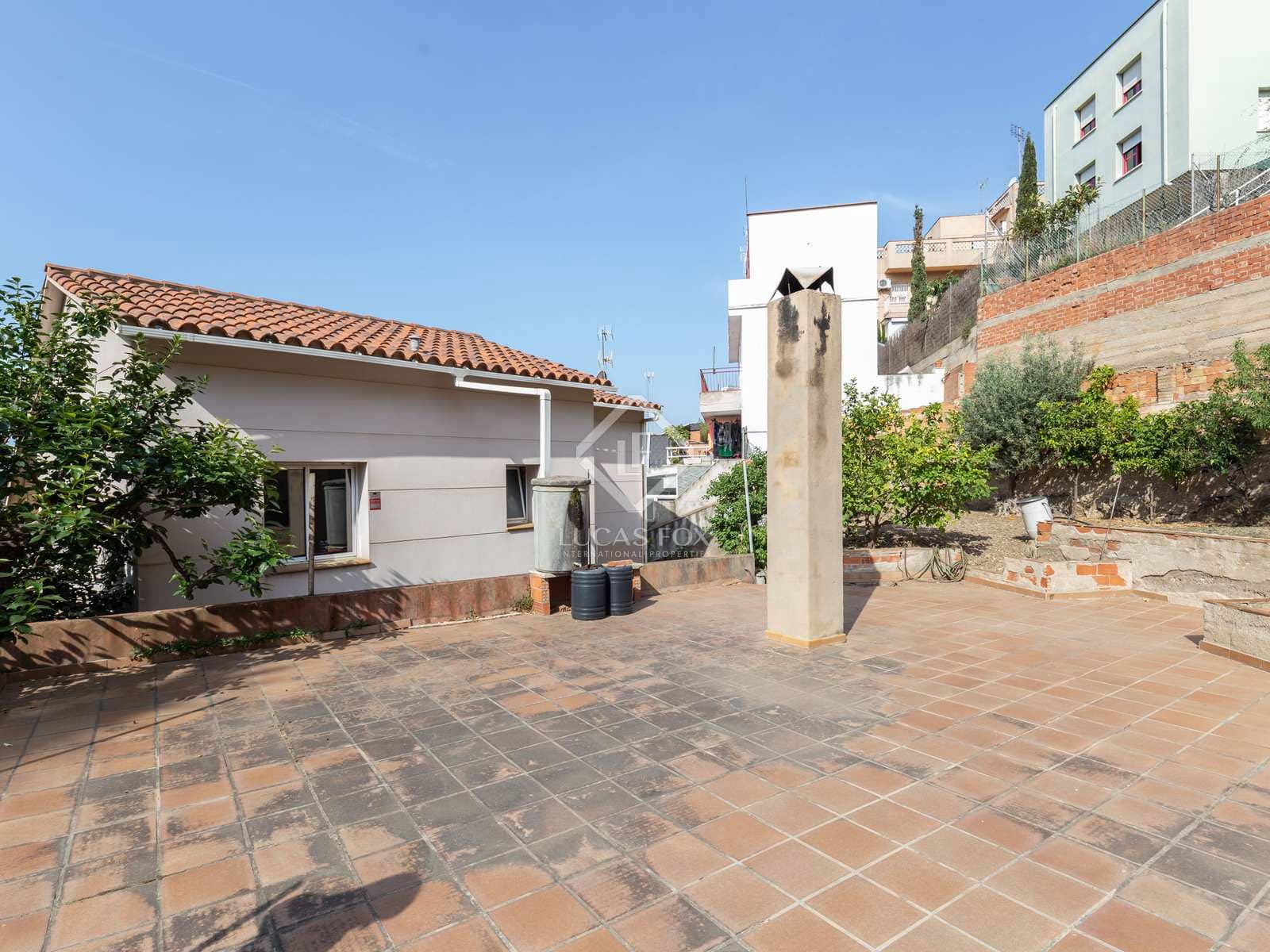 6 soveværelse Villa til salg i Esplugues de Llobregat med garage - € 1.200.000 (Ref: 7597156)