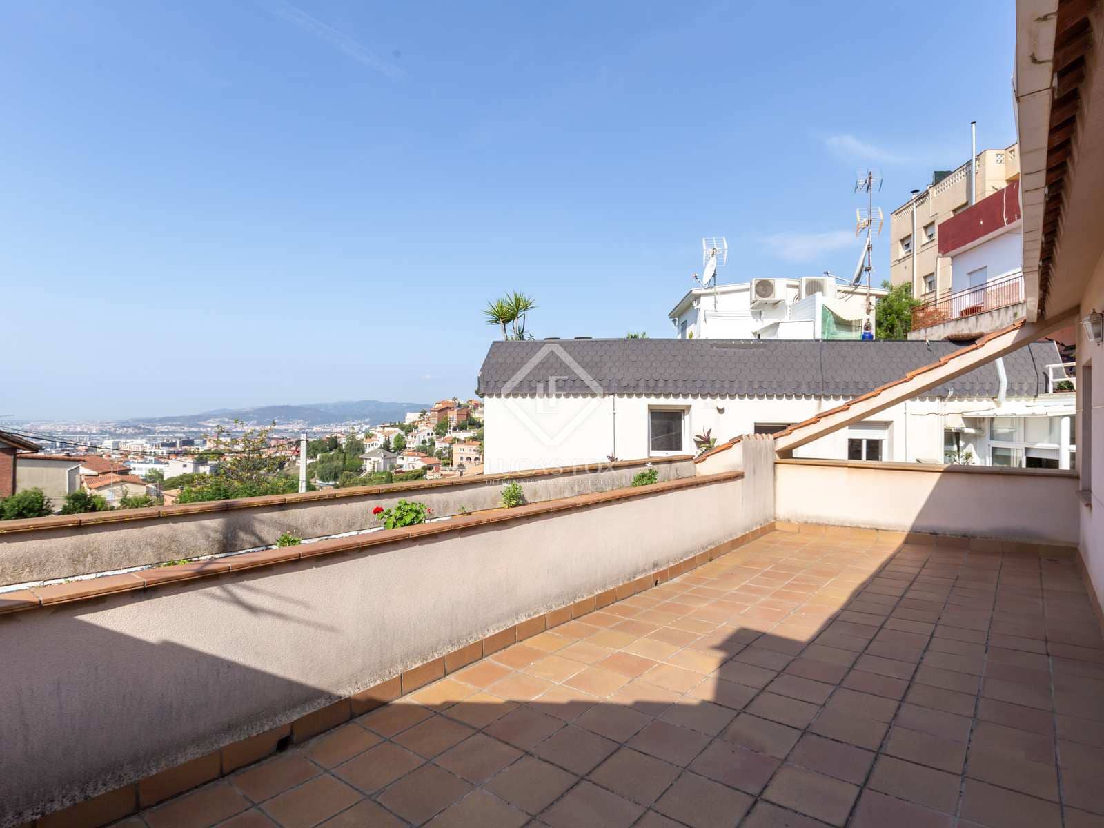 6 soveværelse Villa til salg i Esplugues de Llobregat med garage - € 1.200.000 (Ref: 7597156)