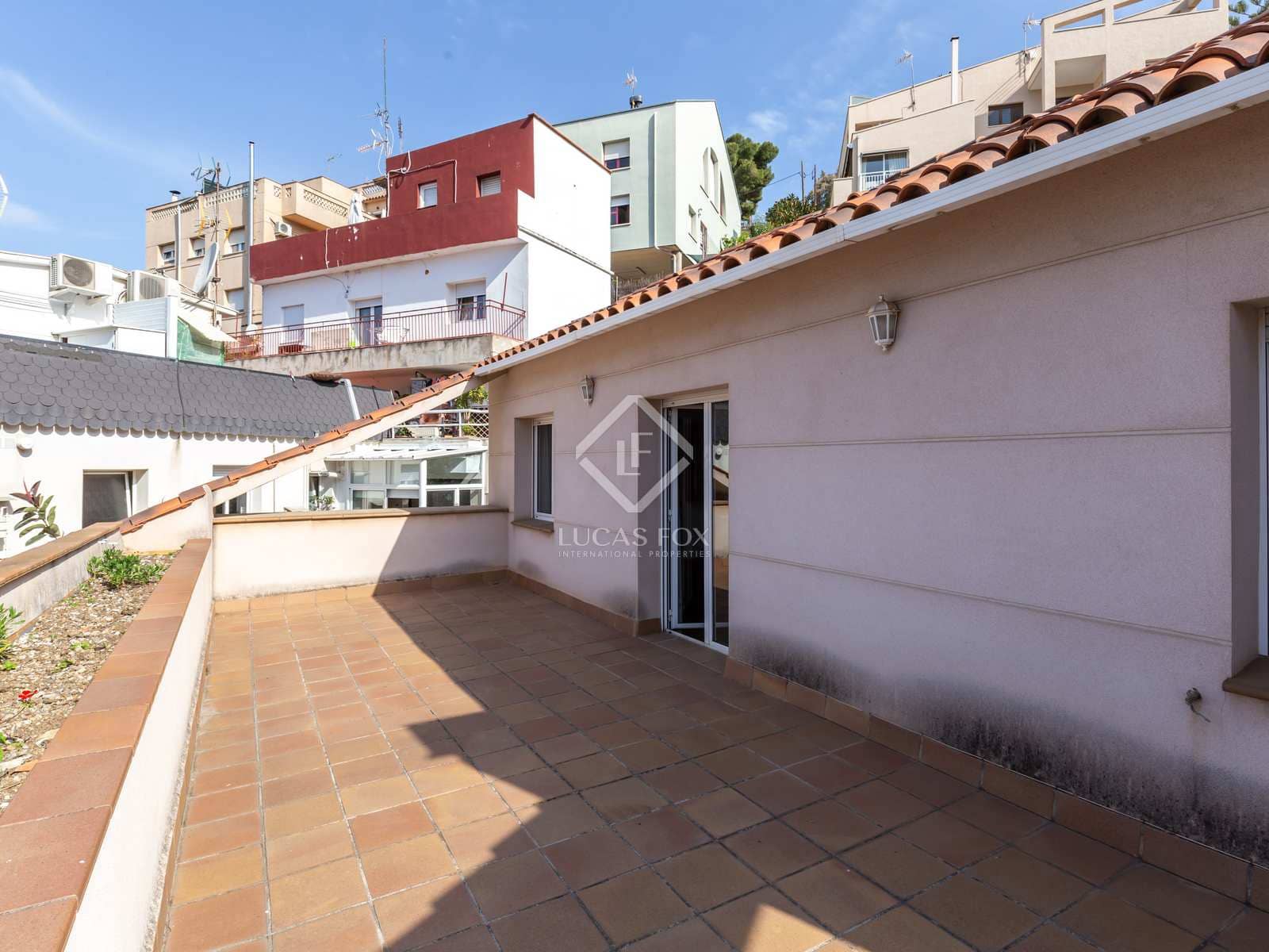 6 soveværelse Villa til salg i Esplugues de Llobregat med garage - € 1.200.000 (Ref: 7597156)