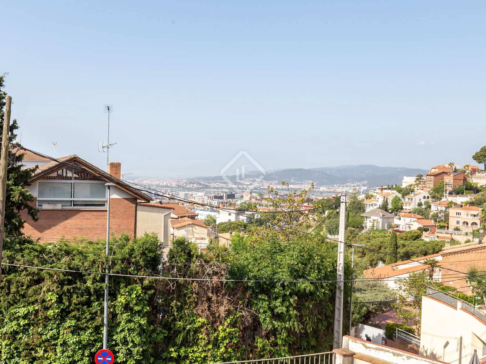 6 soveværelse Villa til salg i Esplugues de Llobregat med garage - € 1.200.000 (Ref: 7597156)