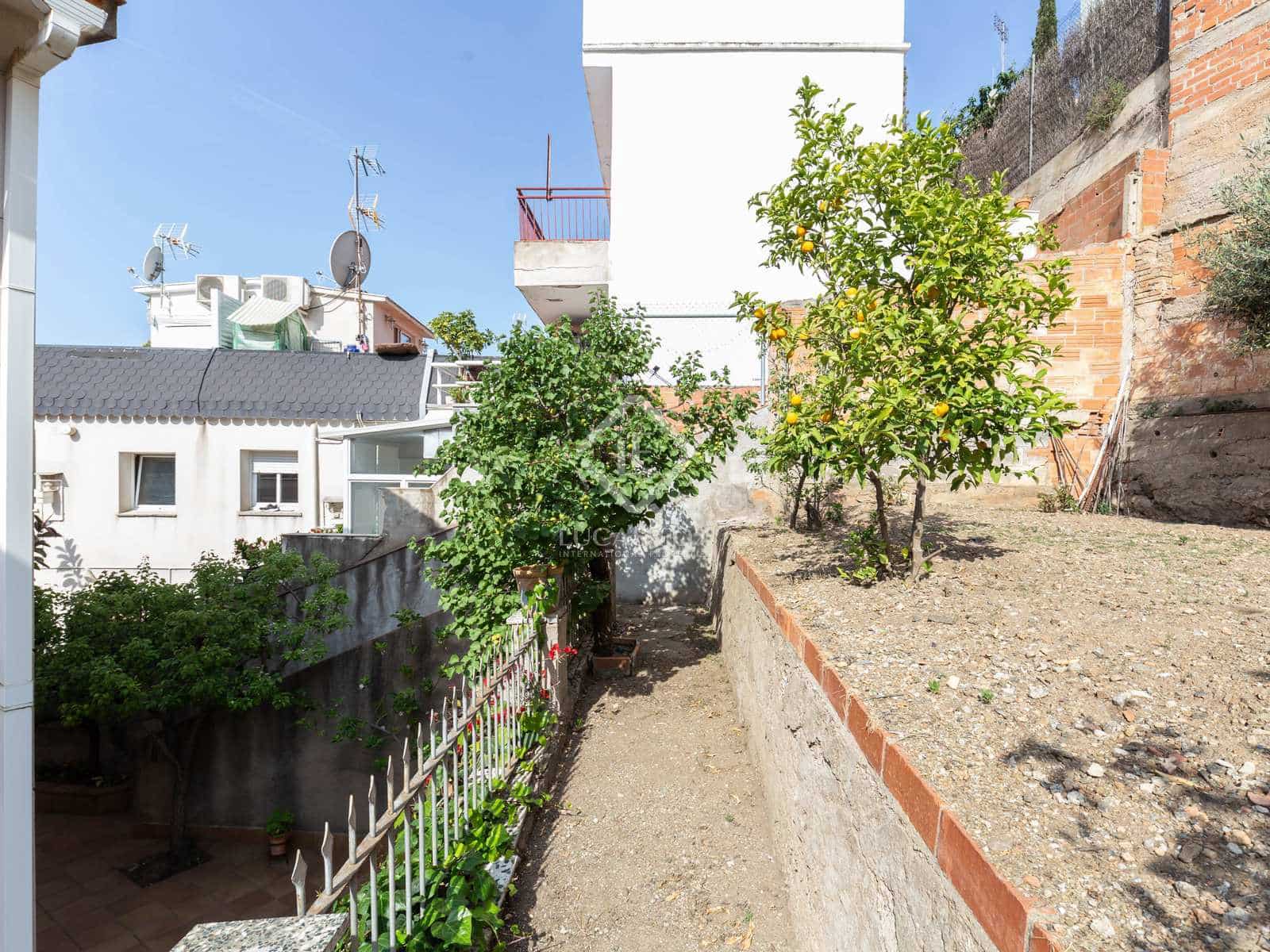 6 soveværelse Villa til salg i Esplugues de Llobregat med garage - € 1.200.000 (Ref: 7597156)